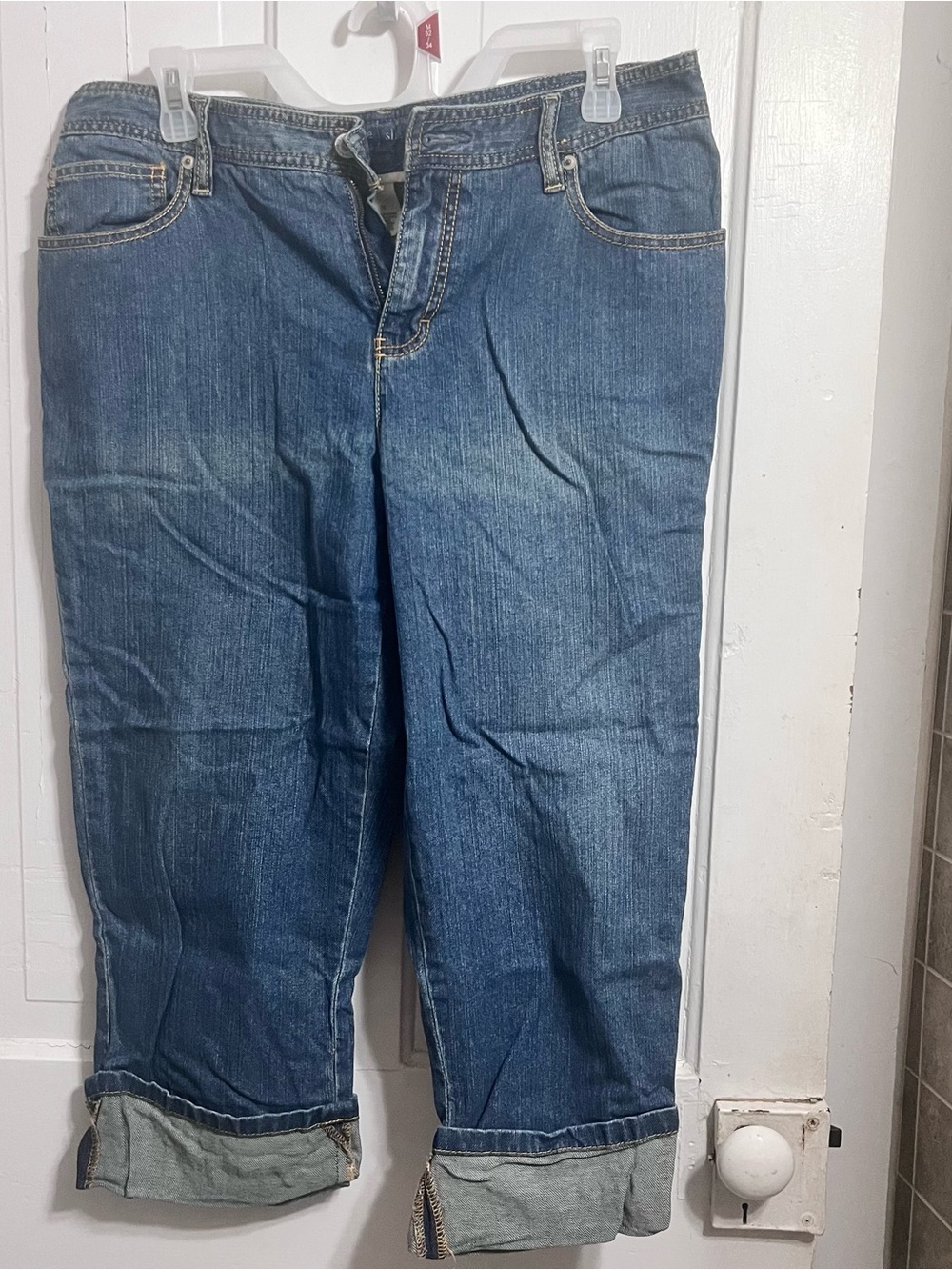 Liz Claiborne Women’s Relaxed Blue Denim Capris